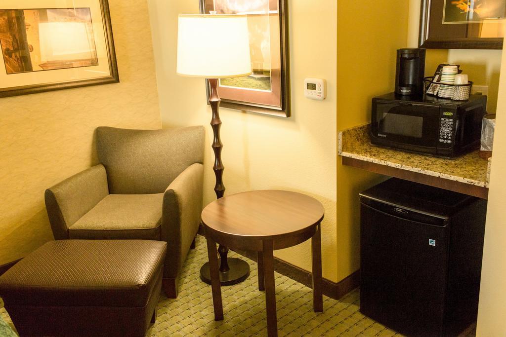 Little Missouri Inn & Suites Watford City Bagian luar foto