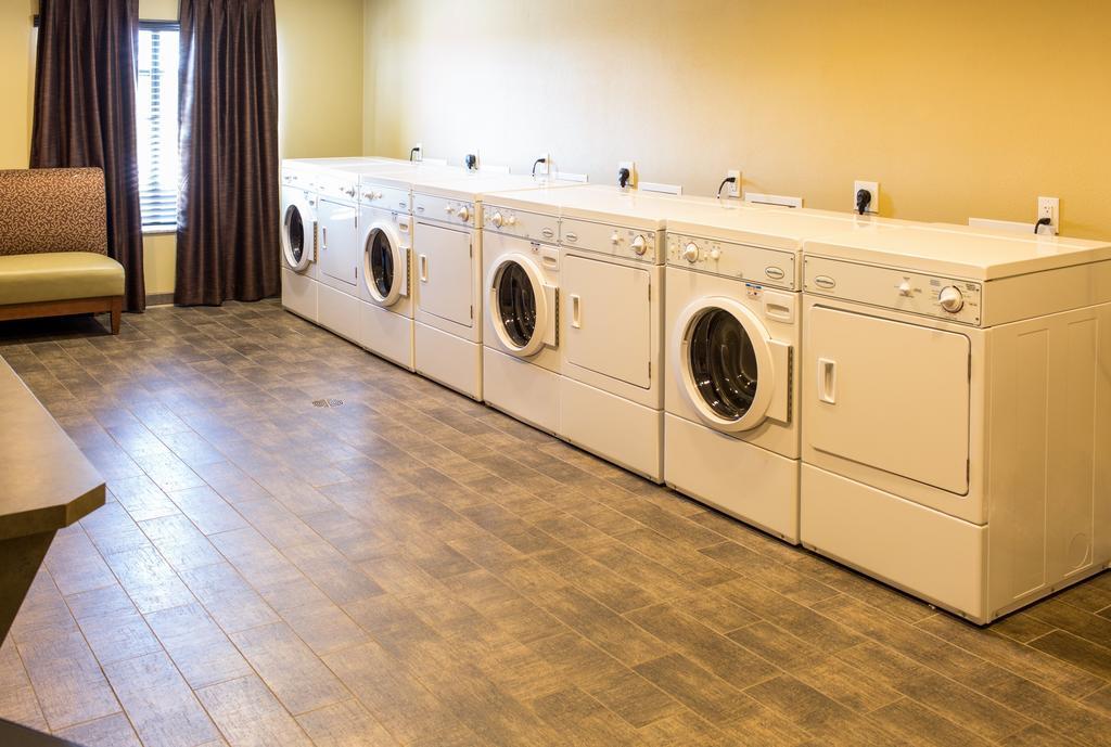 Little Missouri Inn & Suites Watford City Bagian luar foto