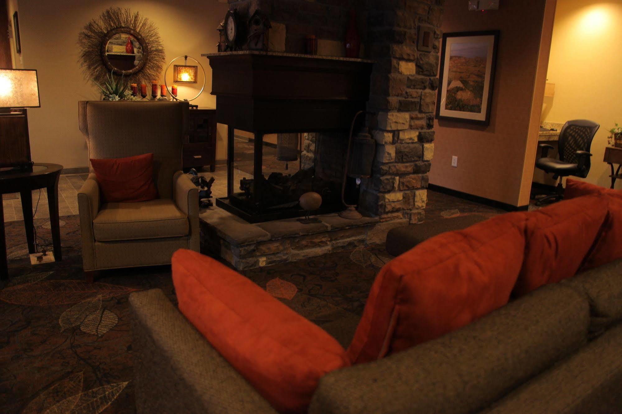 Little Missouri Inn & Suites Watford City Bagian luar foto