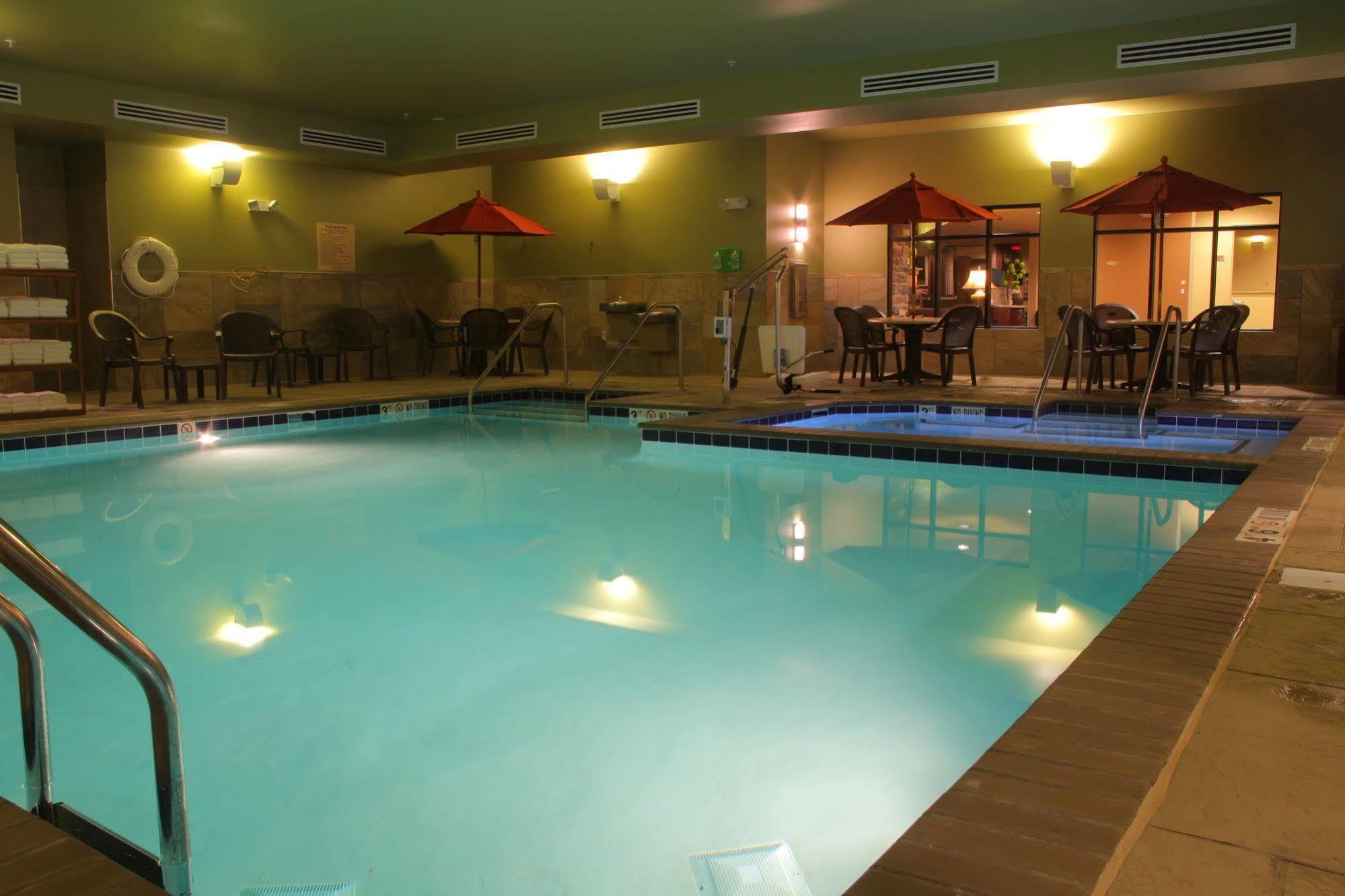 Little Missouri Inn & Suites Watford City Bagian luar foto