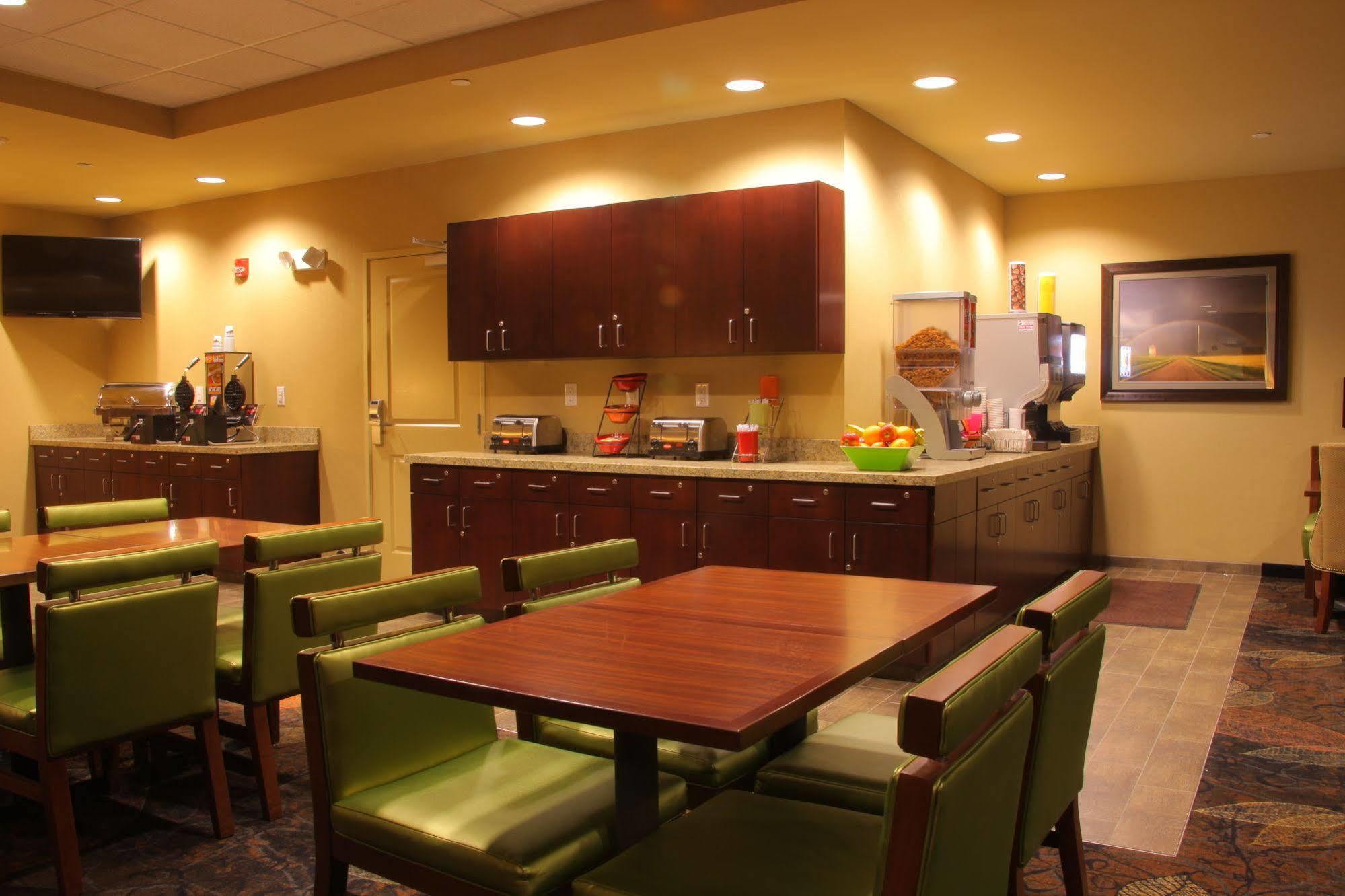 Little Missouri Inn & Suites Watford City Bagian luar foto
