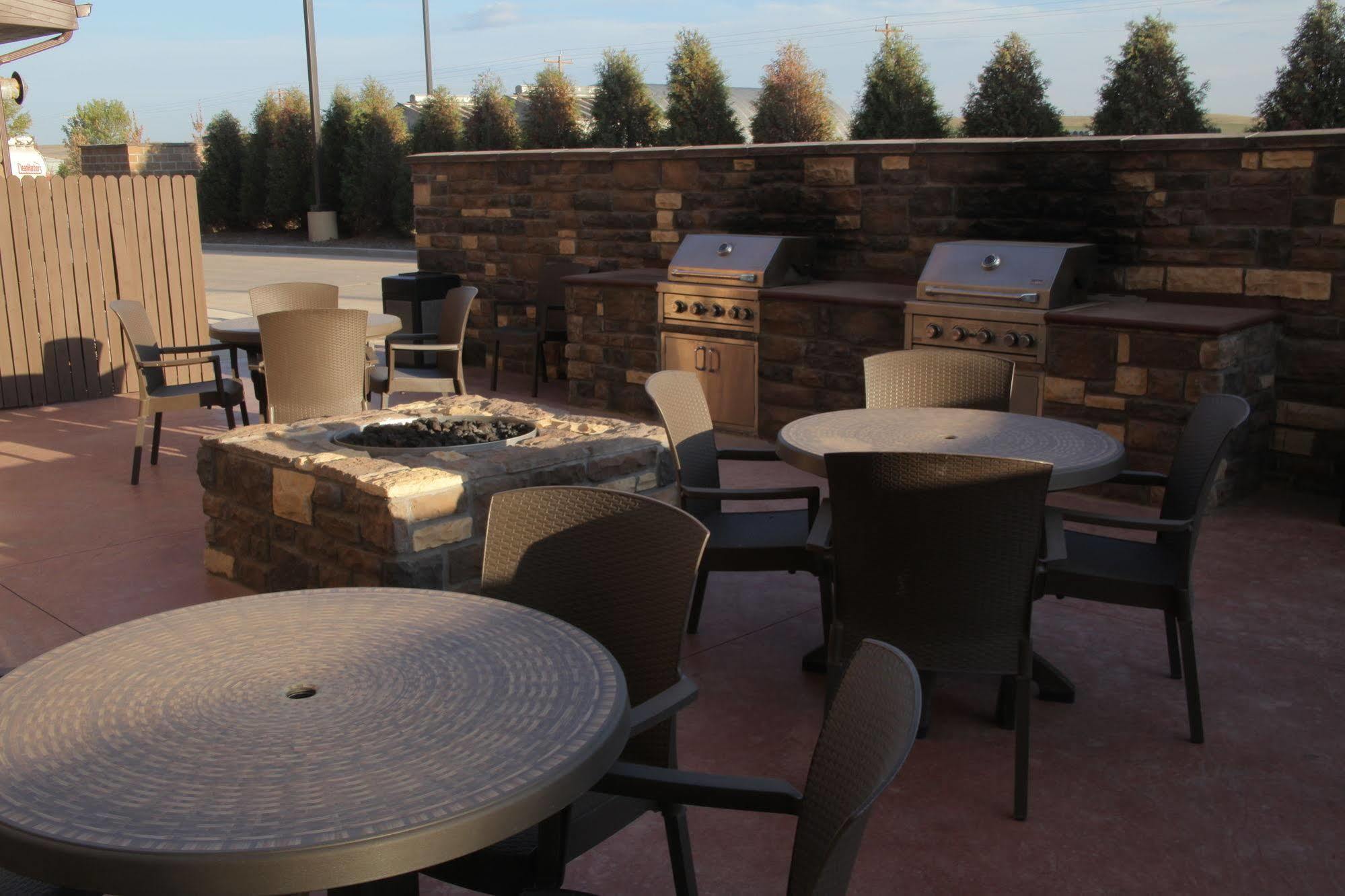 Little Missouri Inn & Suites Watford City Bagian luar foto